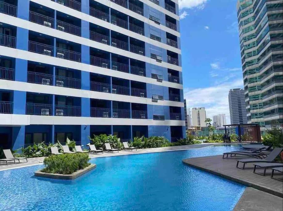Apartment In Air Residences, Makati With Wifi, Netflix, Pool, Mall And More Manila Luaran gambar