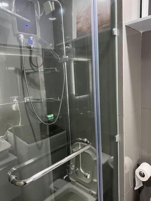 Apartment In Air Residences, Makati With Wifi, Netflix, Pool, Mall And More Manila Luaran gambar