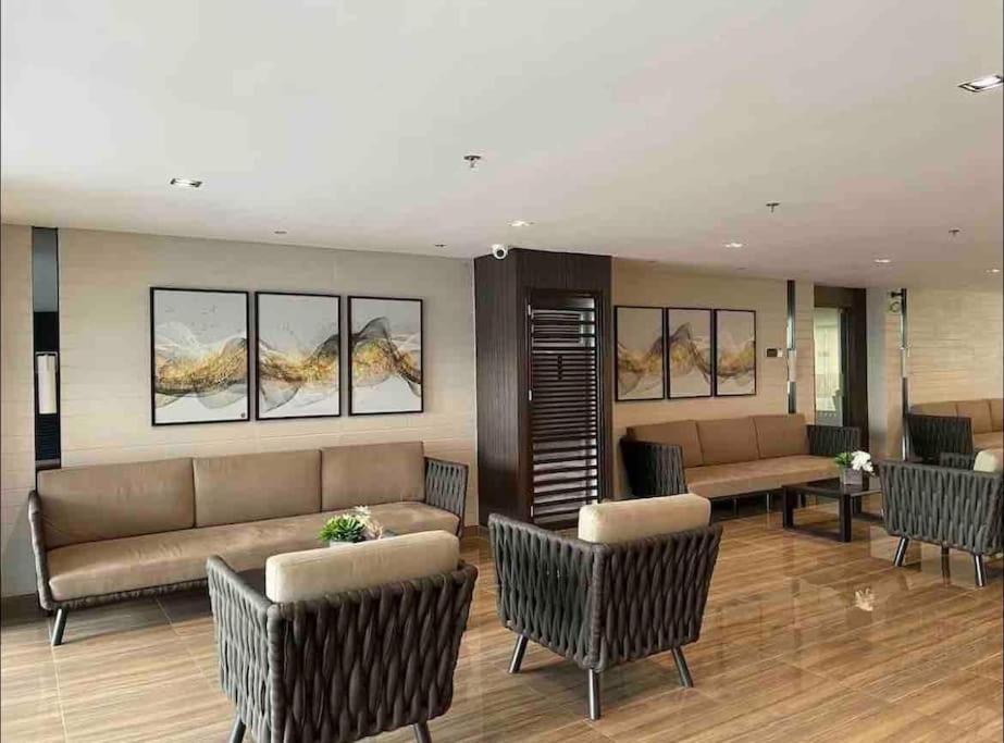 Apartment In Air Residences, Makati With Wifi, Netflix, Pool, Mall And More Manila Luaran gambar