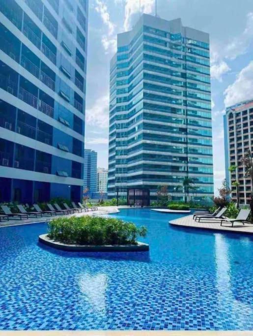 Apartment In Air Residences, Makati With Wifi, Netflix, Pool, Mall And More Manila Luaran gambar