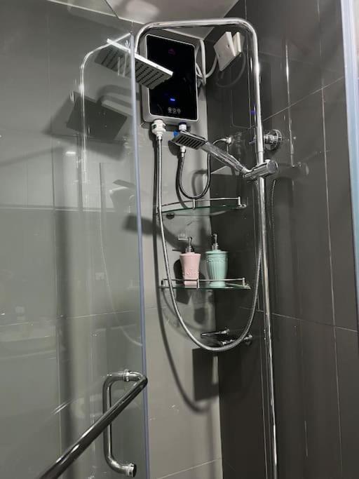 Apartment In Air Residences, Makati With Wifi, Netflix, Pool, Mall And More Manila Luaran gambar