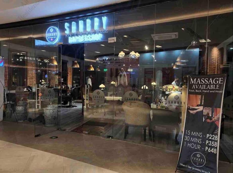 Apartment In Air Residences, Makati With Wifi, Netflix, Pool, Mall And More Manila Luaran gambar