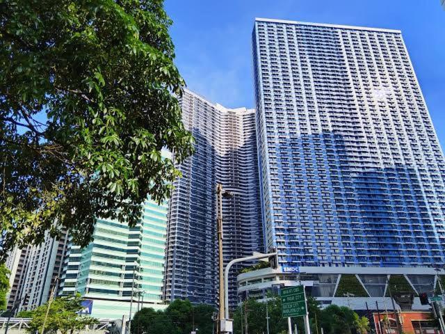 Apartment In Air Residences, Makati With Wifi, Netflix, Pool, Mall And More Manila Luaran gambar